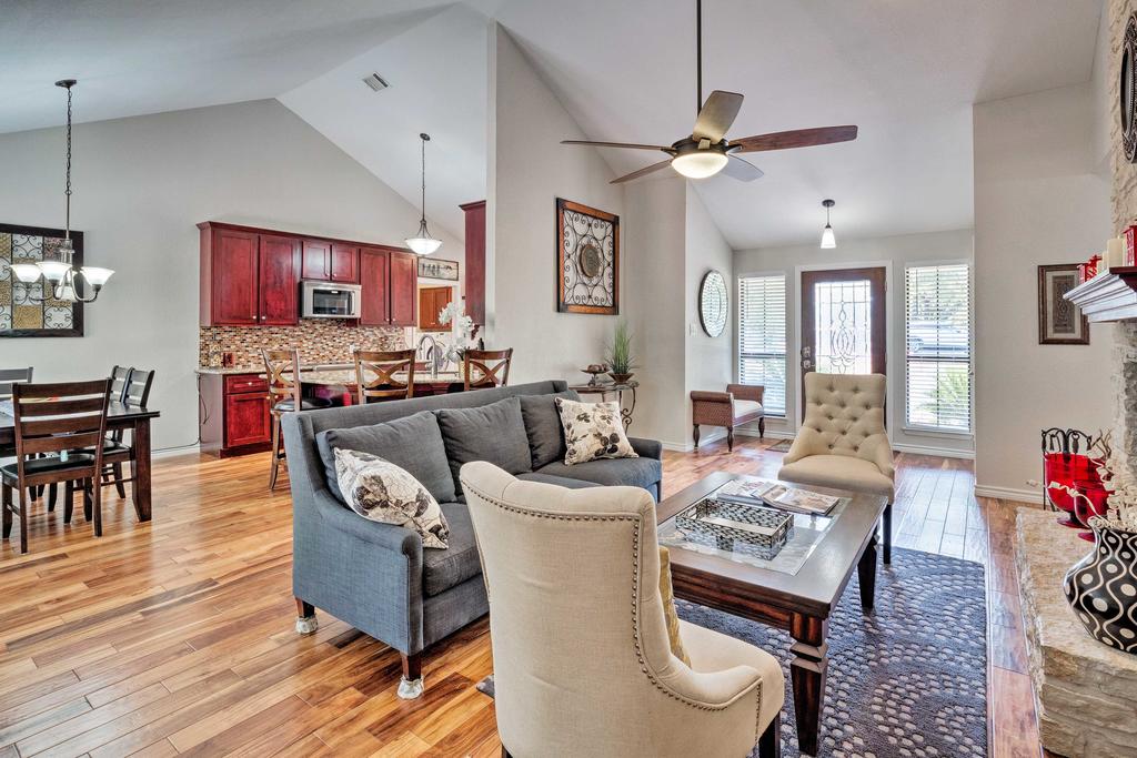 New! Austin-Area Home With Large Private Yard & Deck - thumb 1