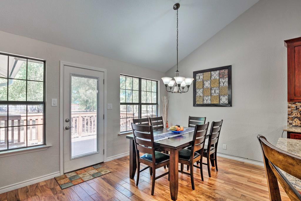 New! Austin-Area Home With Large Private Yard & Deck - thumb 2