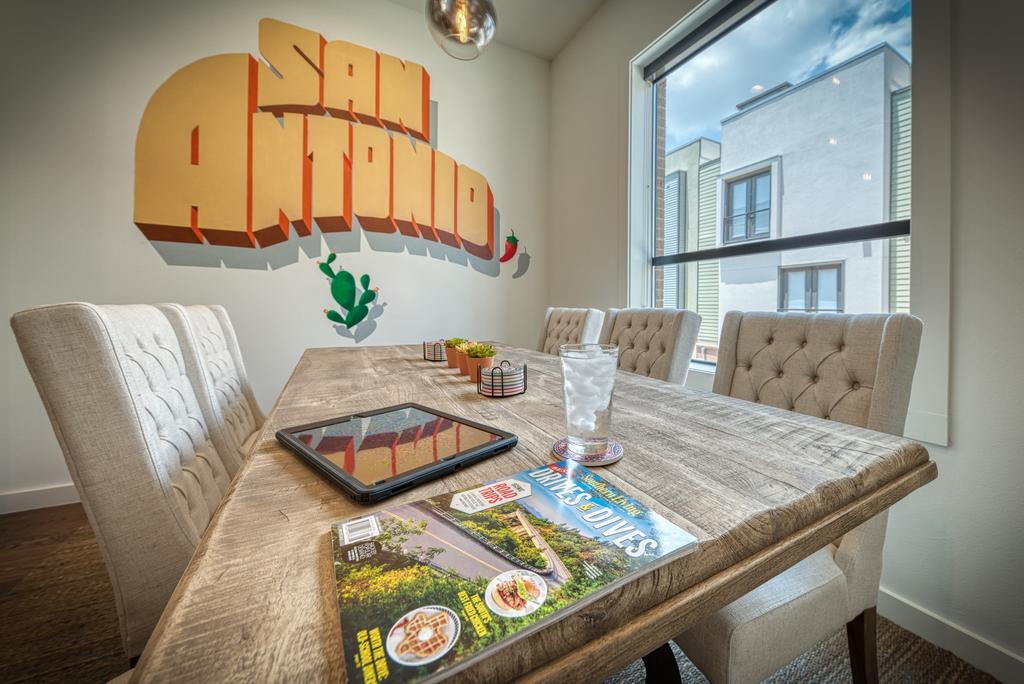 New! Luxury Town Home, Walk To Pearl/Riverwalk - thumb 0