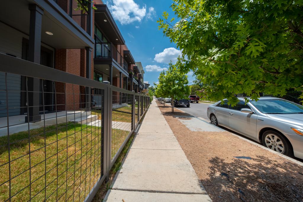 New! Luxury Town Home, Walk To Pearl/Riverwalk - thumb 1