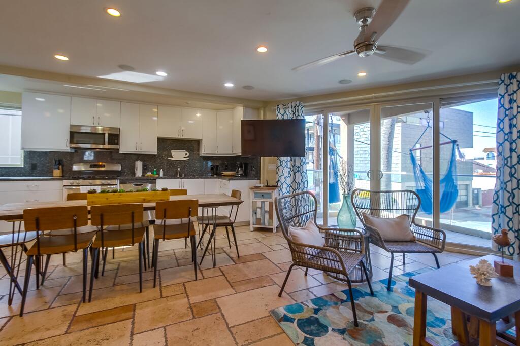 Ocean Breeze 1 Apts - thumb 1