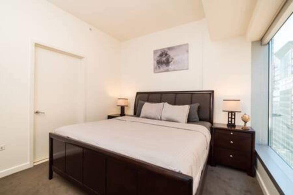 OCEAN VIEWS 2 BED 2 BATH LONG BEACH CONDO - thumb 1