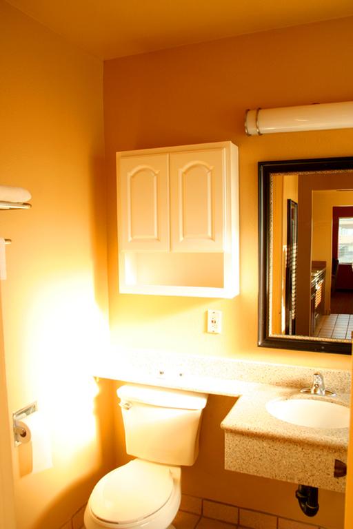 Pacific Inn And Suites - thumb 3