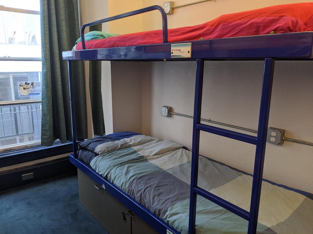 Pacific Tradewinds Hostel - thumb 2