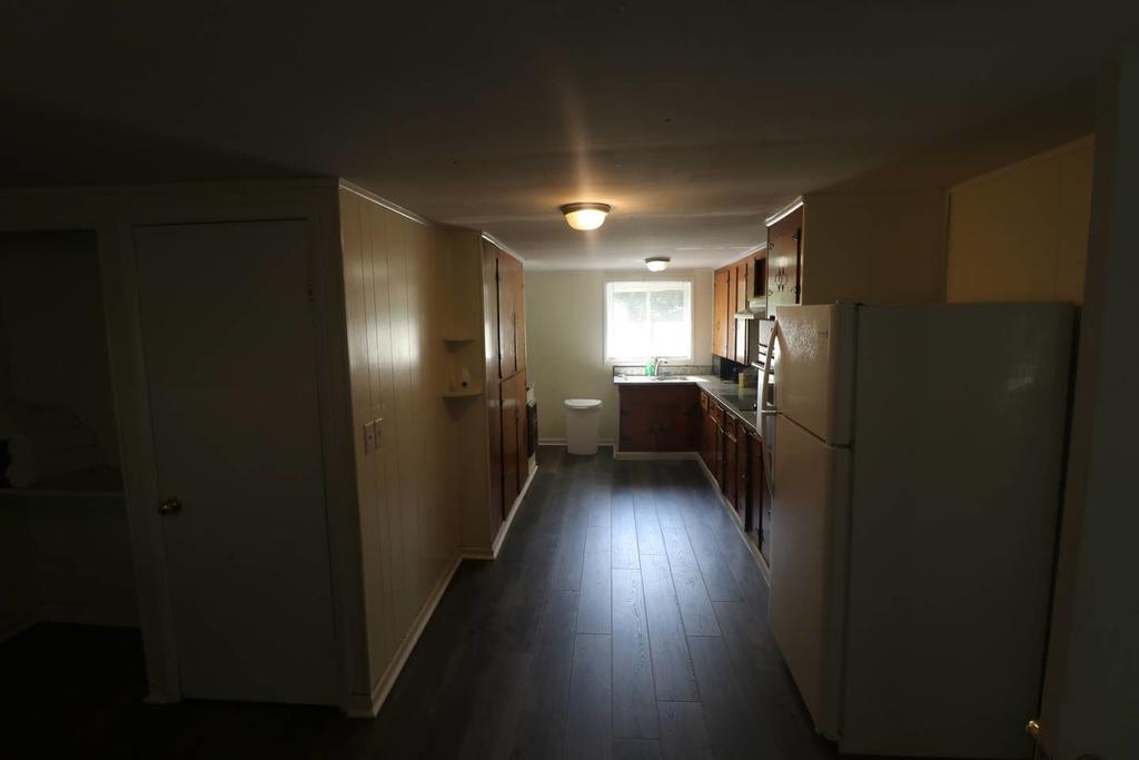 Quaint 3 Bedroom 1.5 Bath House To Yourself!!! - thumb 1