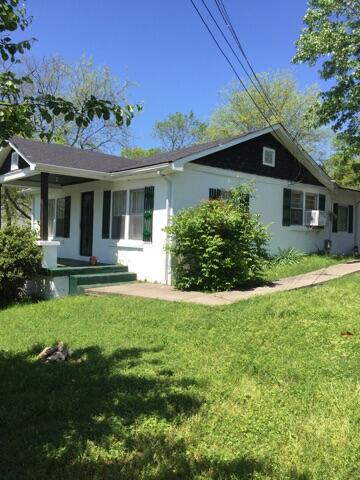 Quaint 3 Bedroom 1.5 Bath House To Yourself!!! - thumb 3