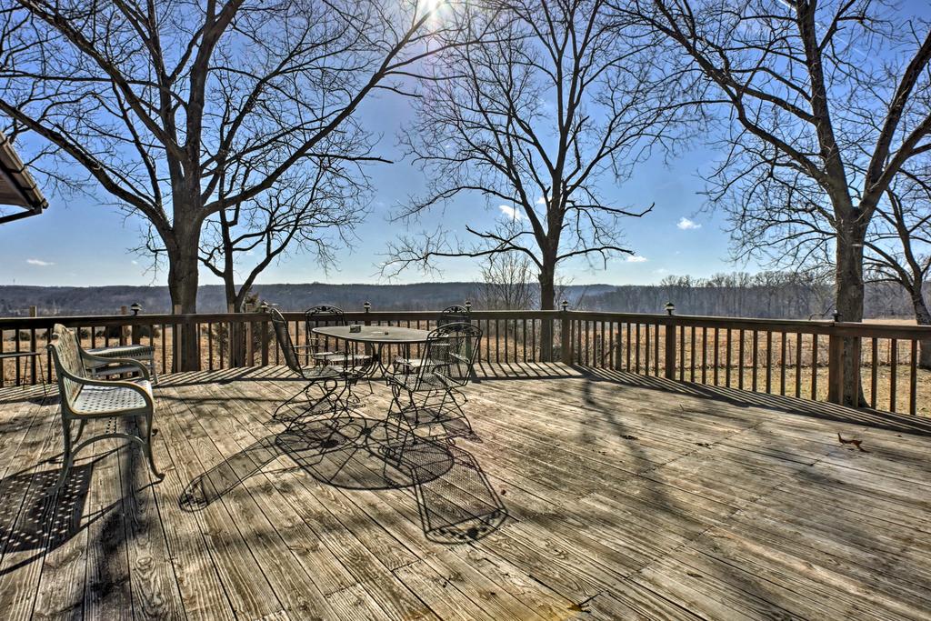 Quiet Cottage With Porch Btwn Branson & Springfield! - thumb 1