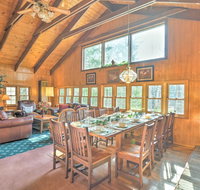 Riverfront Cabin in Alger with Patio  WiFi - Accommodation San Jose