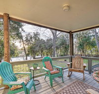 Riverfront House with Deck 7 Mi to San Marcos - Accommodation San Jose