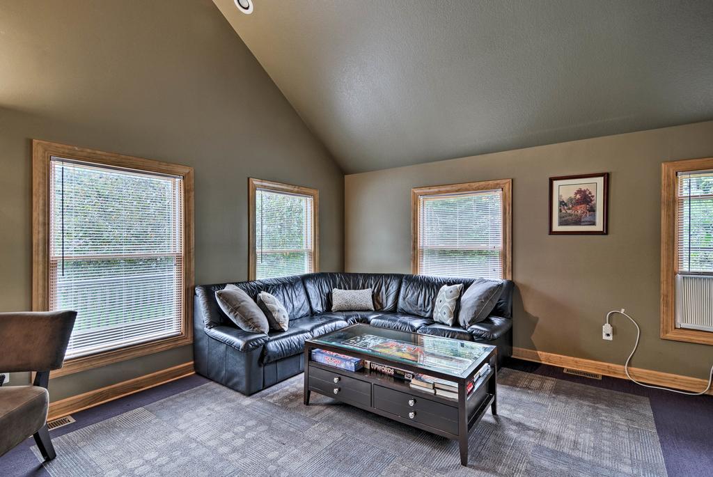 Roscommon Home With Deck, 7 Mi To Higgins Lake! - thumb 3