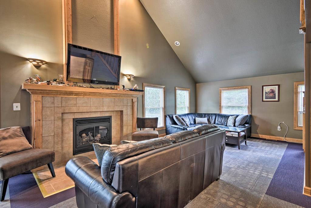 Roscommon Home With Deck, 7 Mi To Higgins Lake! - thumb 1