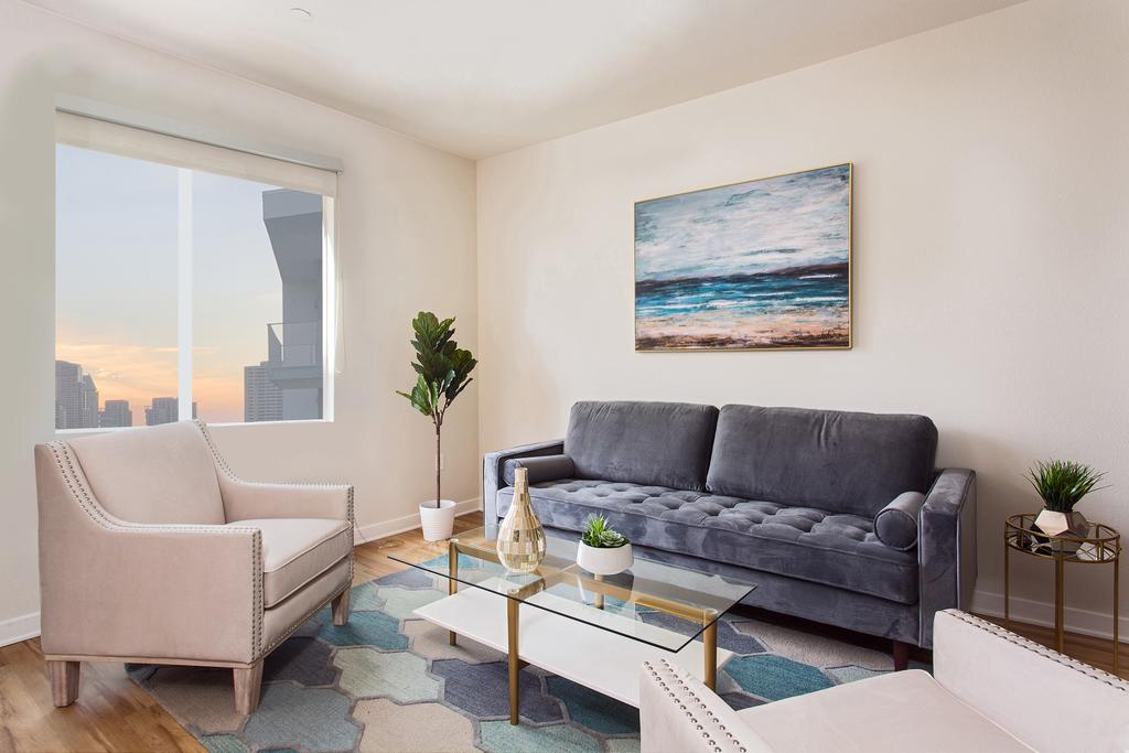 SD Stunning 2BR APT - thumb 1