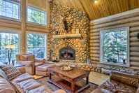 Secluded Log Cabin with Game Room  Forest Views Accommodation San Jose