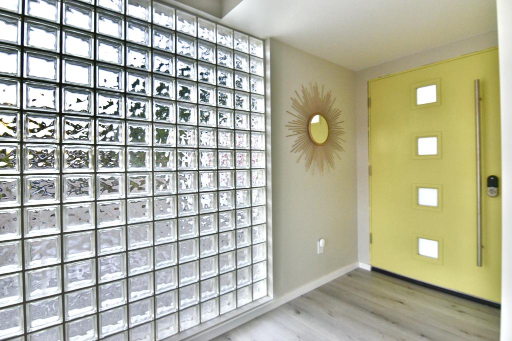Stylish Suite & VIEWS!   Spacious, Luxury Finishes - thumb 2