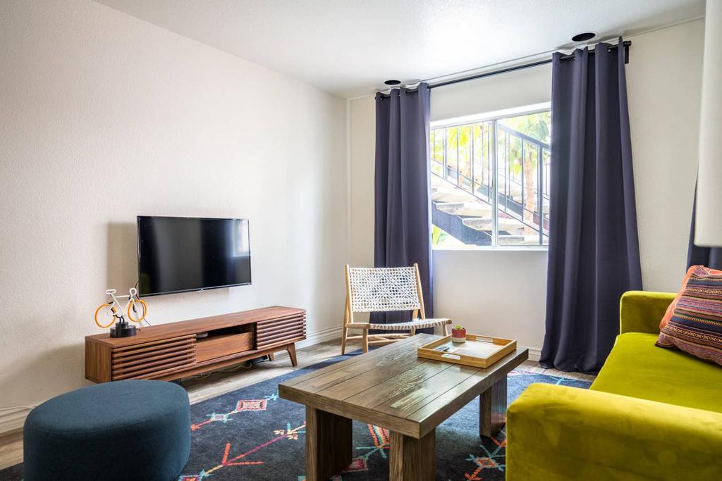 WanderJaunt - Corona - 3BR - Pacific Beach - thumb 1