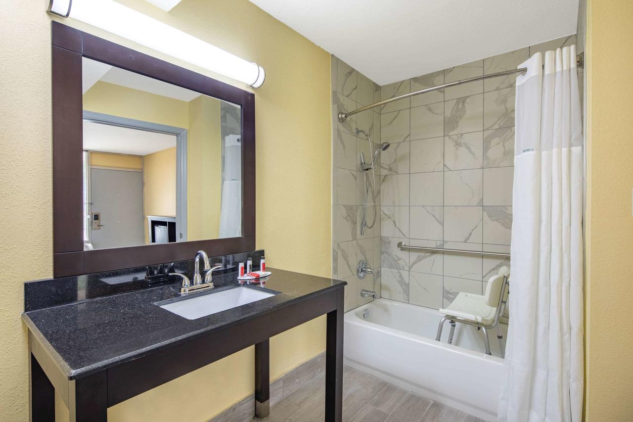 Days Inn By Wyndham Muscle Shoals - thumb 40