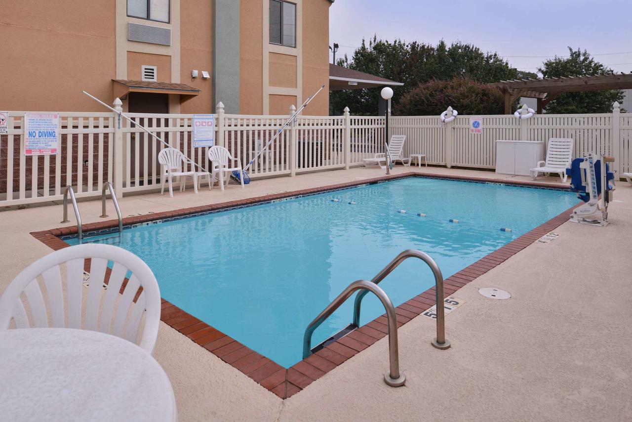 Quality Inn & Suites Northpark - thumb 17