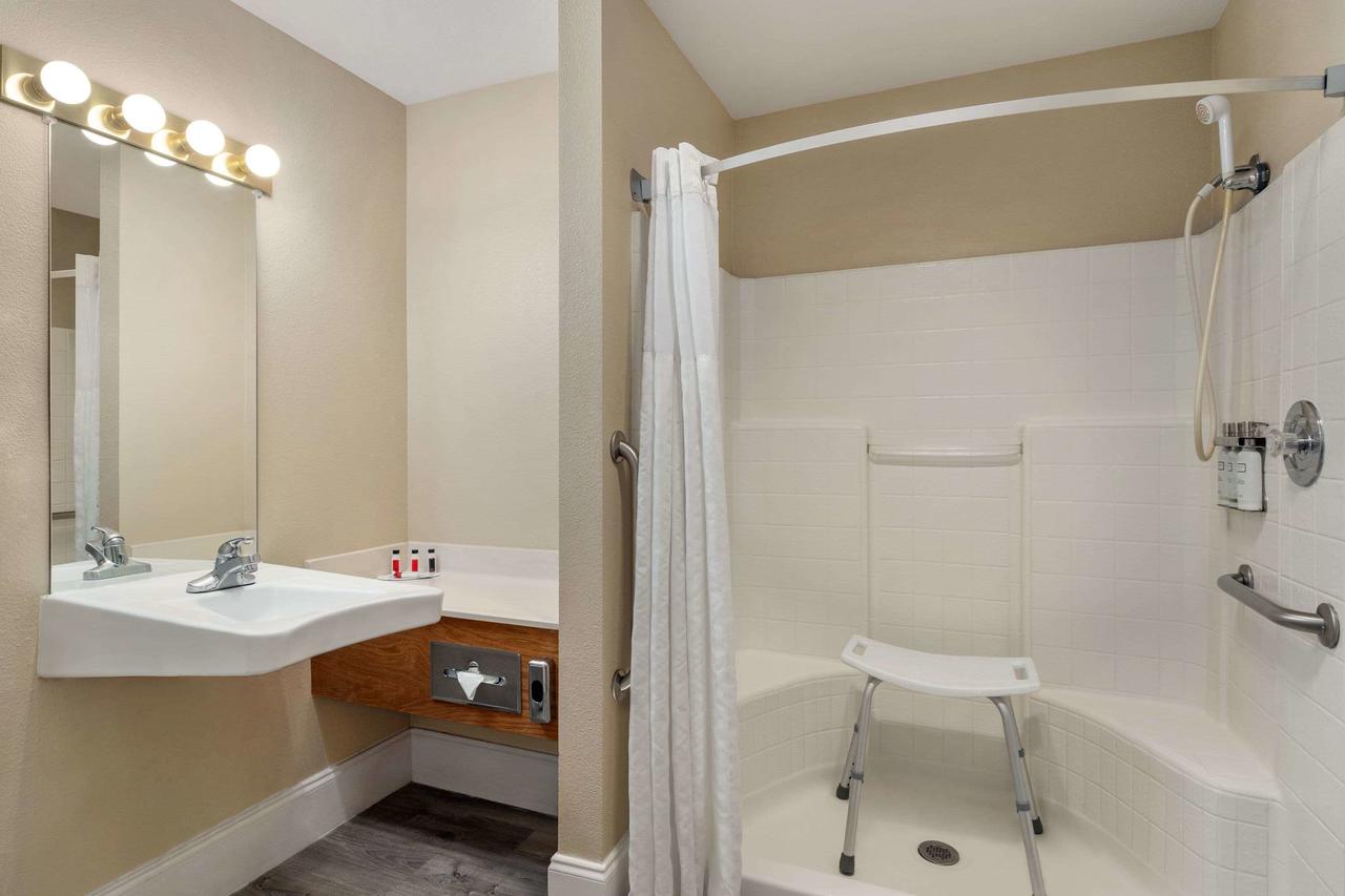 Travelodge By Wyndham Lake Havasu - thumb 35