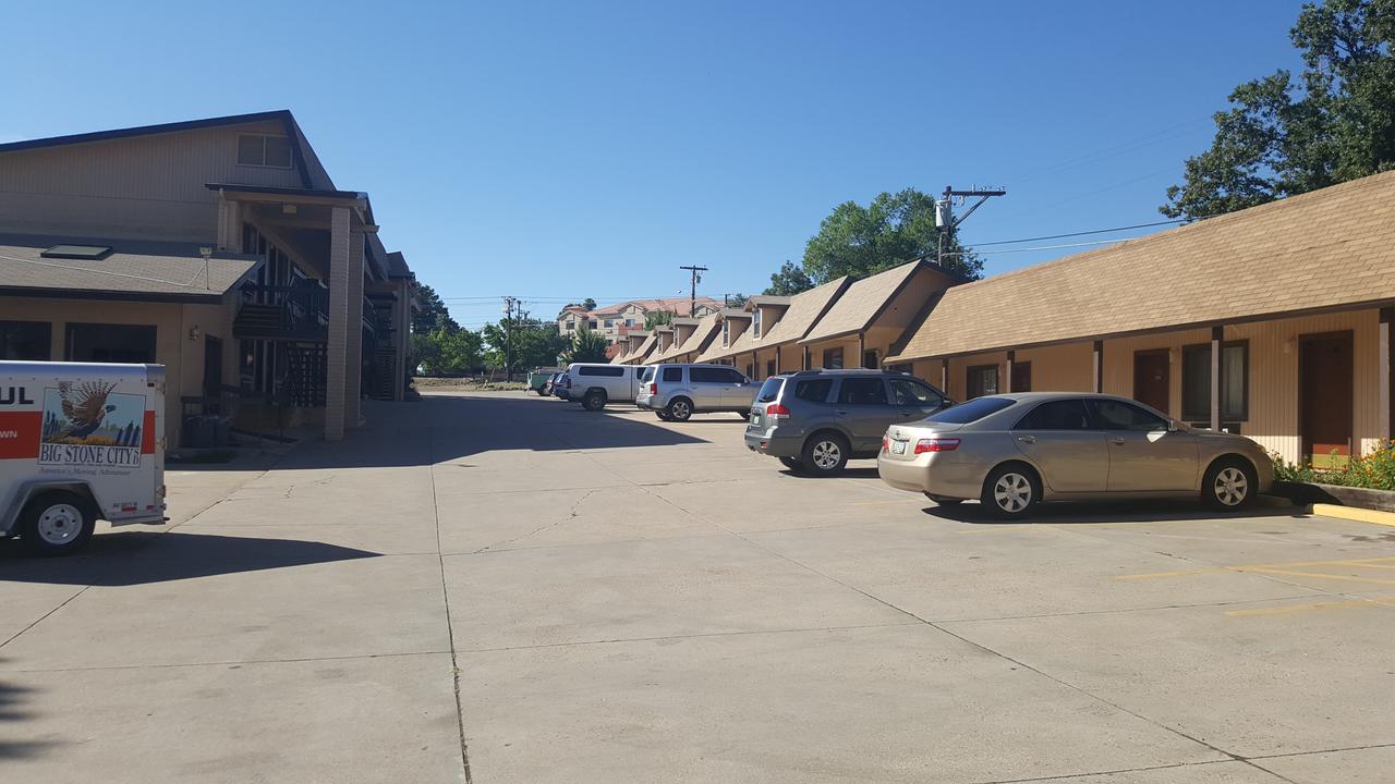 The KC Motel Show Low - thumb 4