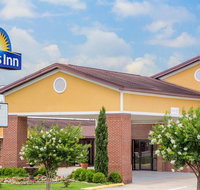 Days Inn by Wyndham Lake Village - Accommodation San Jose