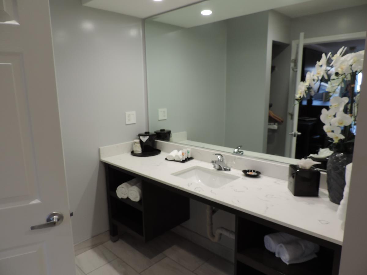 Pavilion Inn - thumb 15