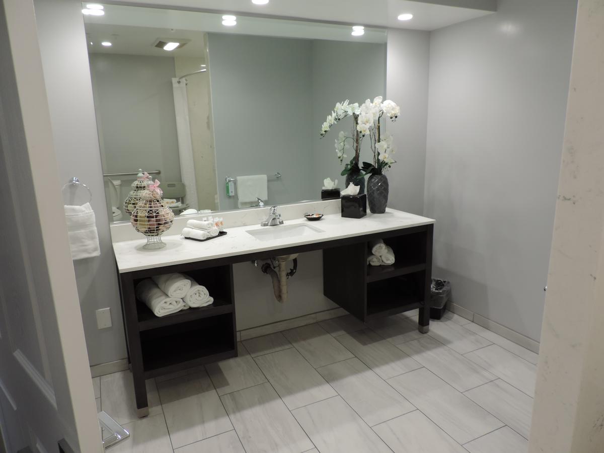 Pavilion Inn - thumb 2