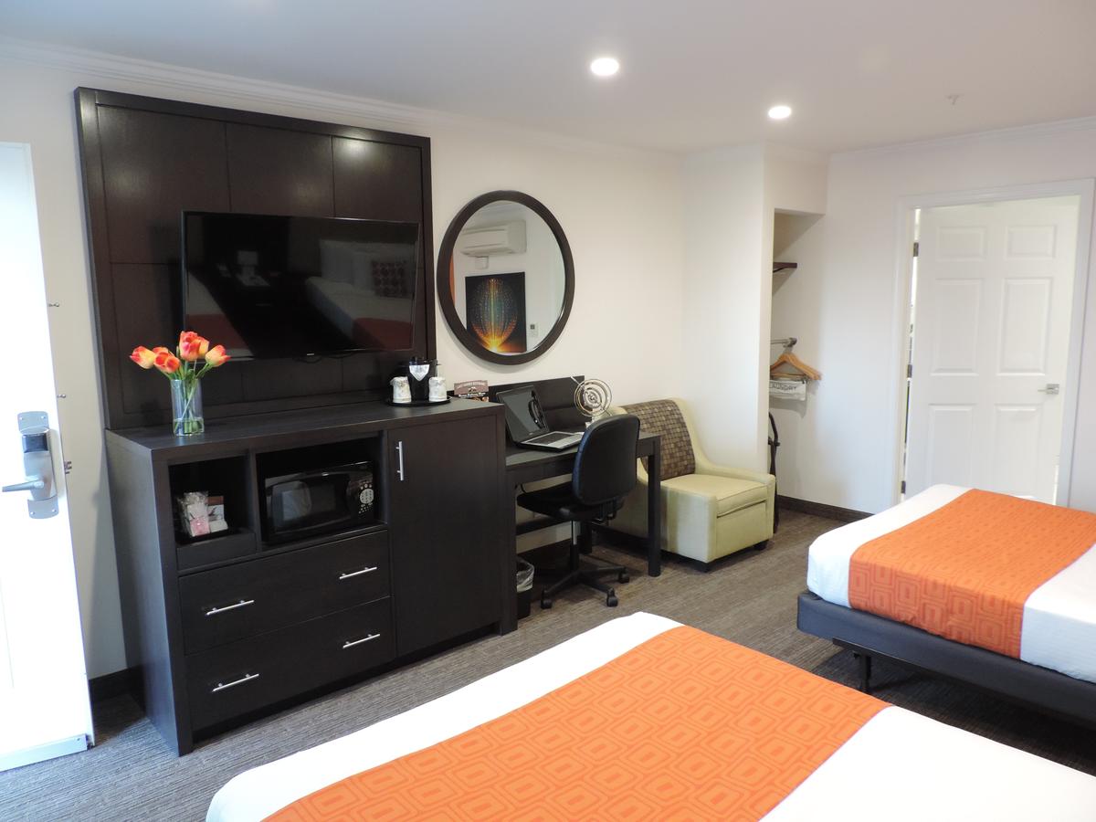 Pavilion Inn - thumb 1