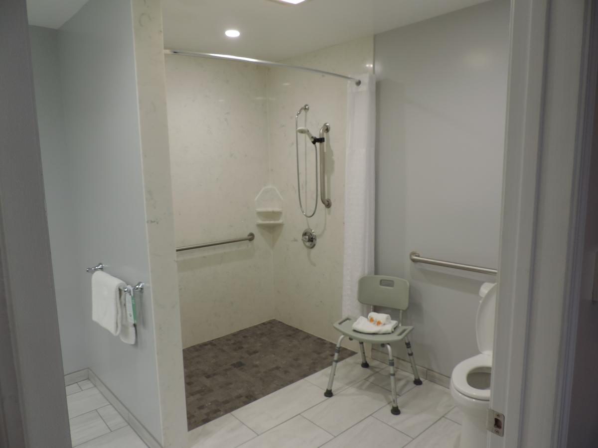 Pavilion Inn - thumb 3