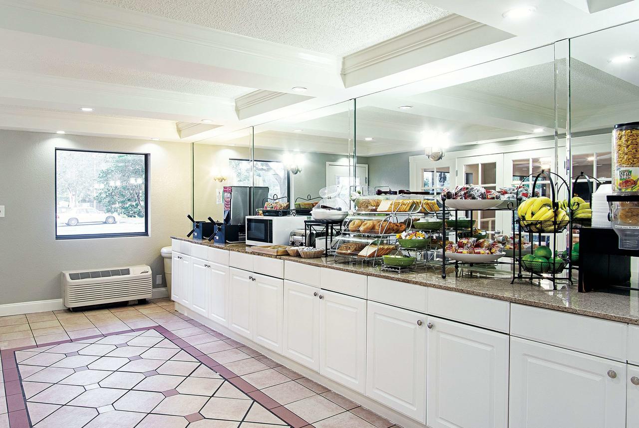 La Quinta Inn By Wyndham West Palm Beach - Florida Turnpike - thumb 14