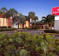 Ramada by Wyndham Naples - Accommodation San Jose
