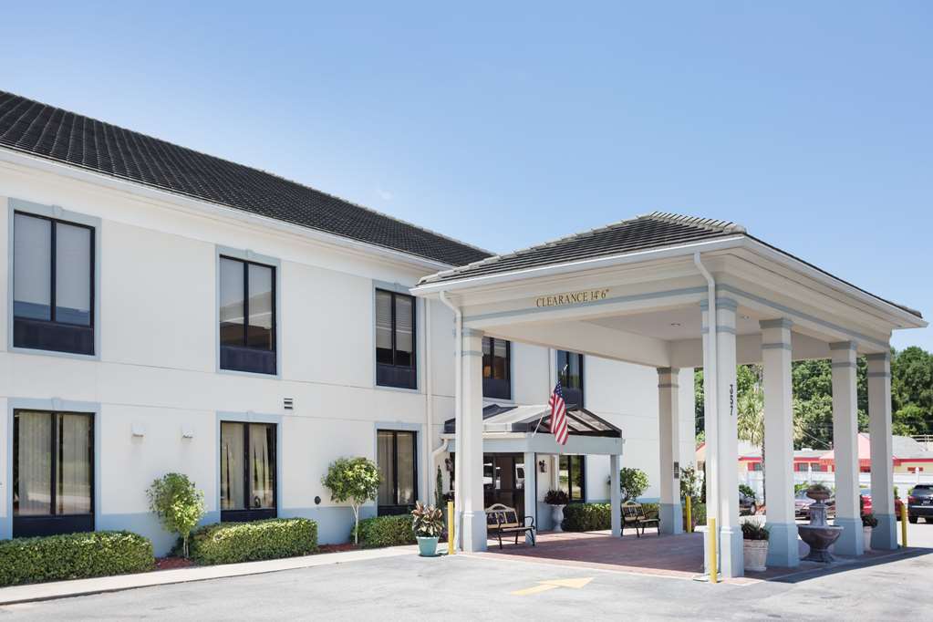 Baymont Inn & Suites  Garden City - thumb 0