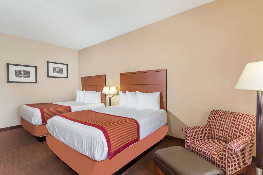 Baymont Inn & Suites  Garden City - thumb 4