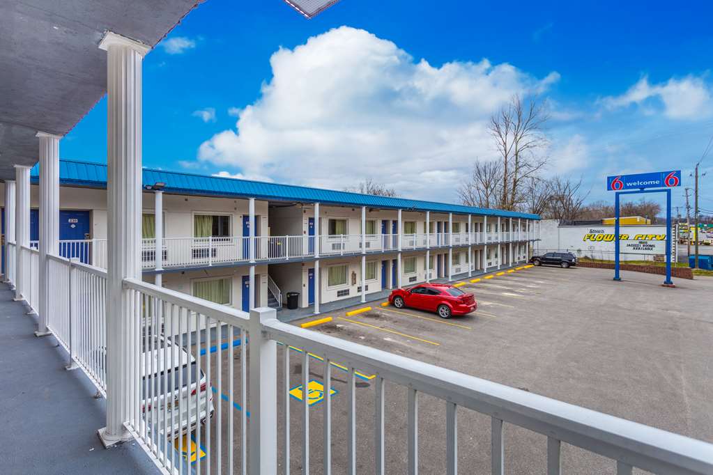 Motel 6 Huntington - thumb 1