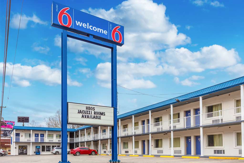 Motel 6 Huntington - thumb 2