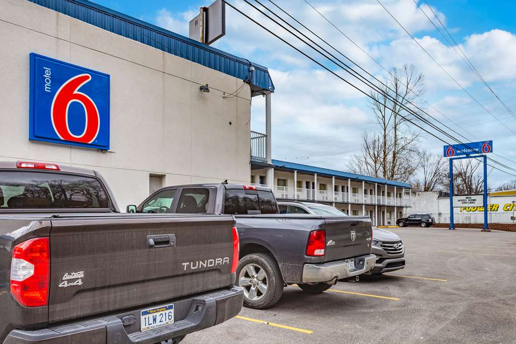 Motel 6 Huntington - thumb 3