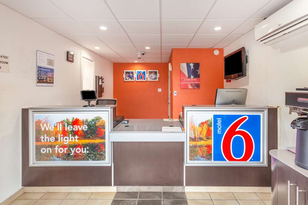 Motel 6 Huntington - thumb 6