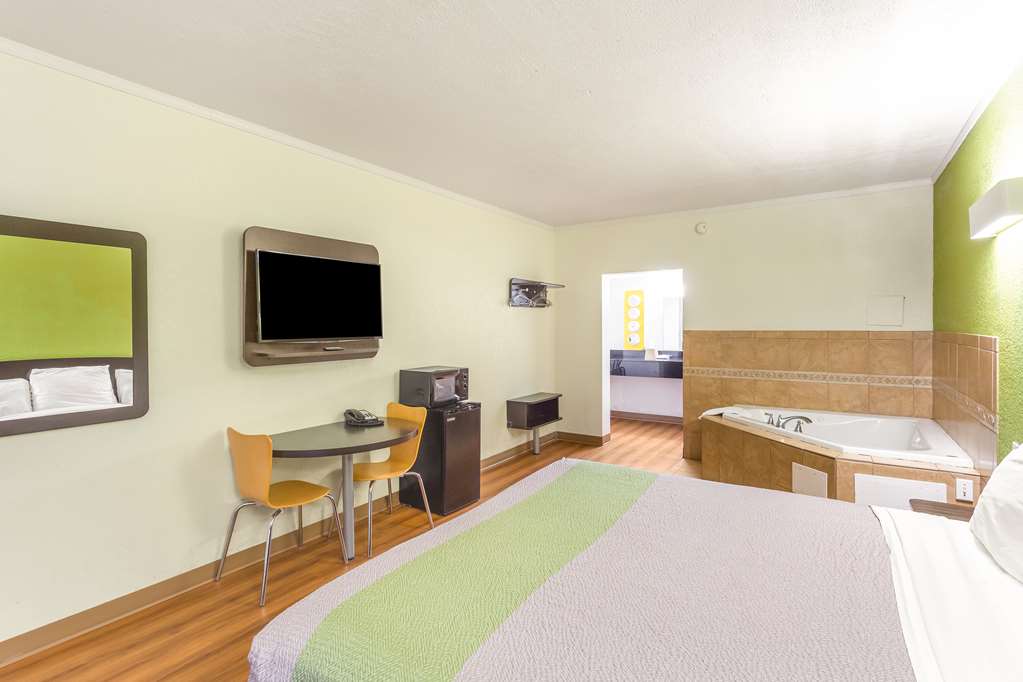 Motel 6 Huntington - thumb 8