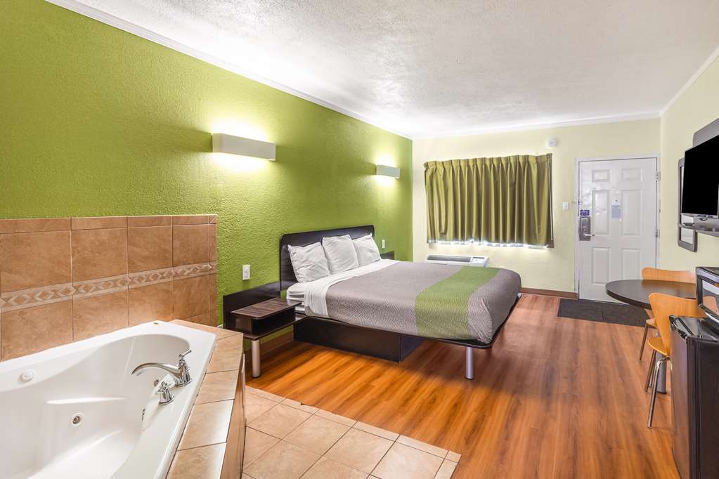 Motel 6 Huntington - thumb 9