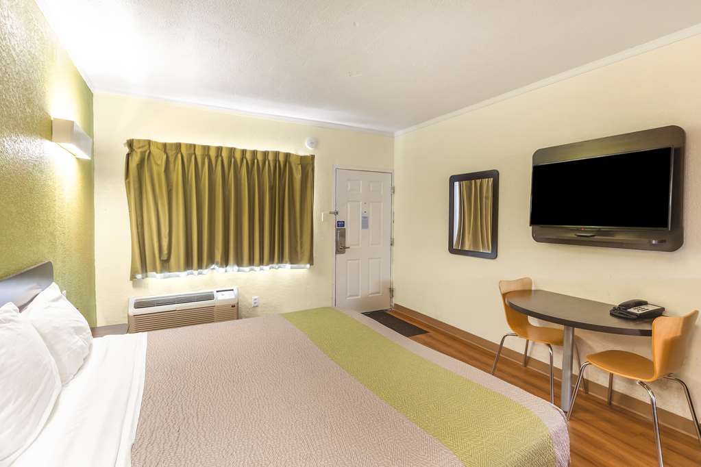 Motel 6 Huntington - thumb 10