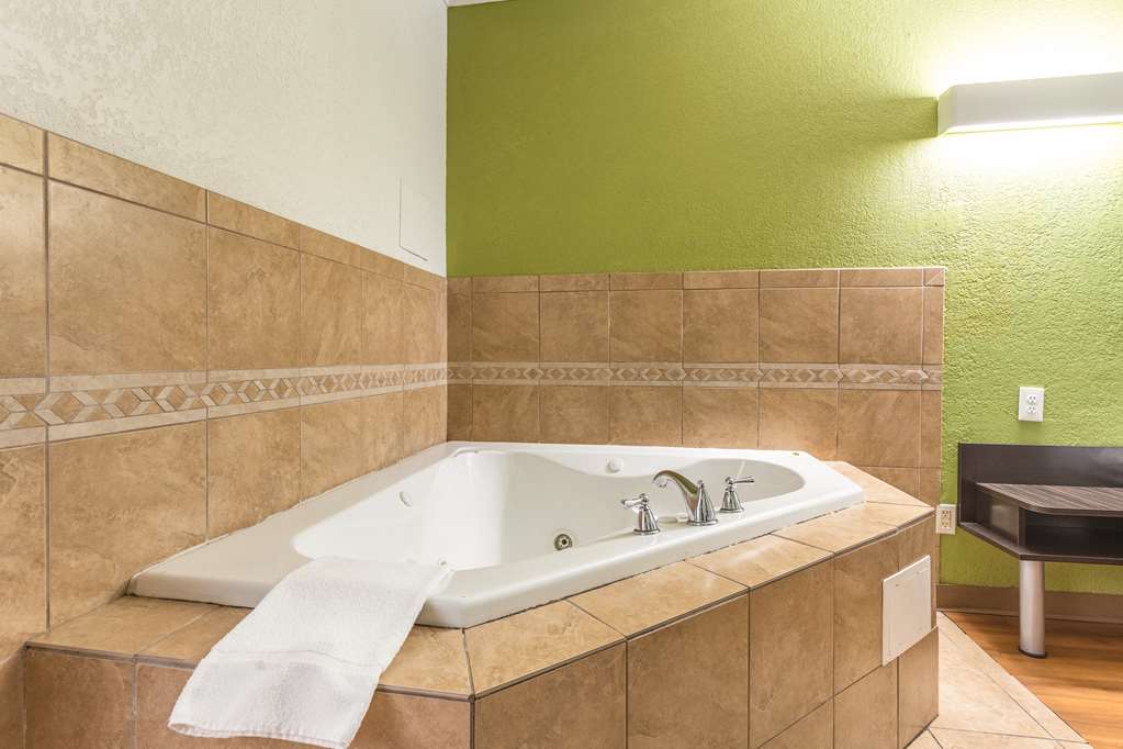 Motel 6 Huntington - thumb 11
