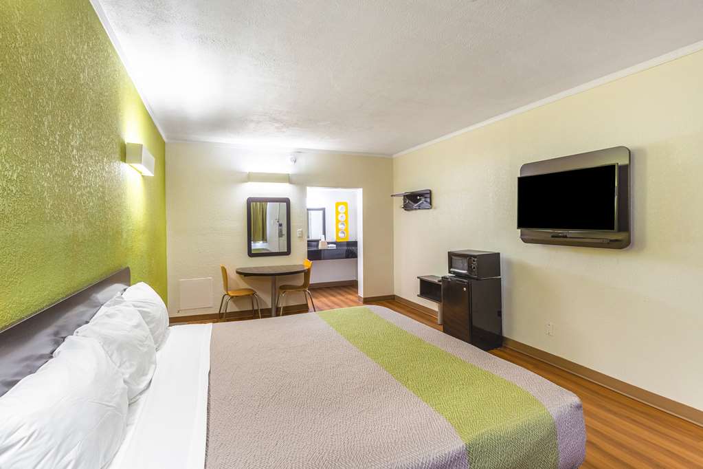 Motel 6 Huntington - thumb 12