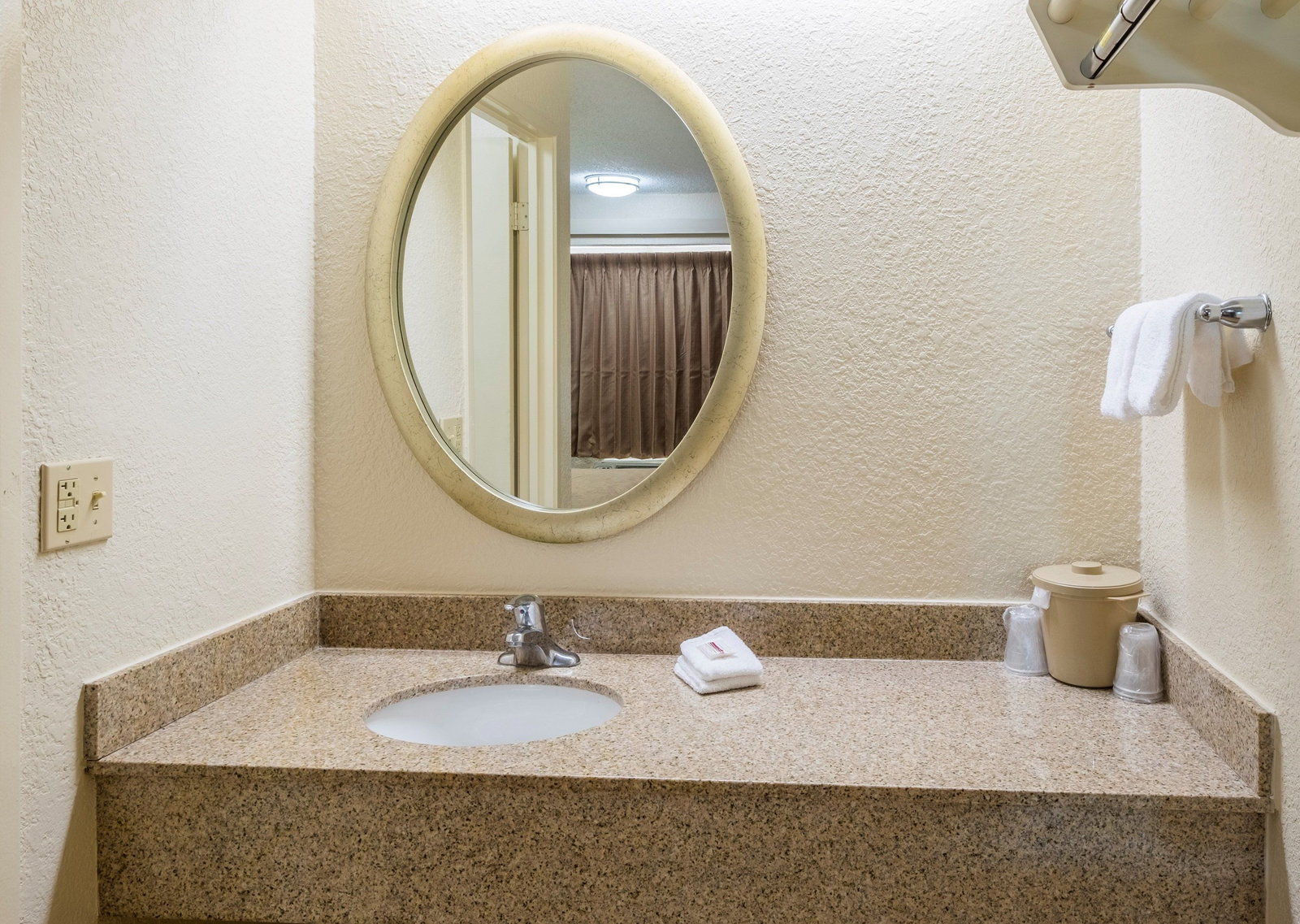 Red Roof Inn Huntington - thumb 11